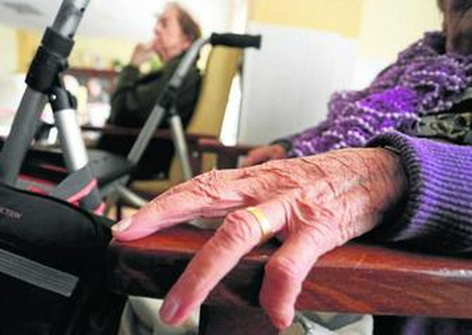 Una de las residentes en el Asilo de los Ángeles, la mayoría enfermos de alzheimer.
