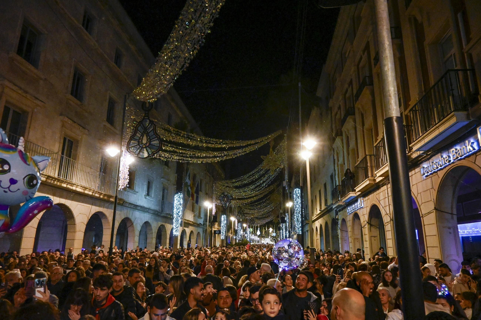 Imágenes de la nevada y alumbrado navideño en Huelva