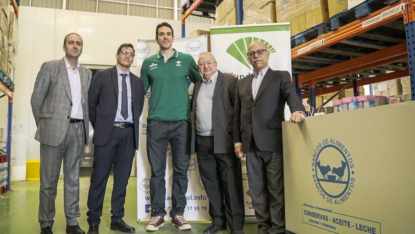 Representantes del Unicaja y de Bancosol.