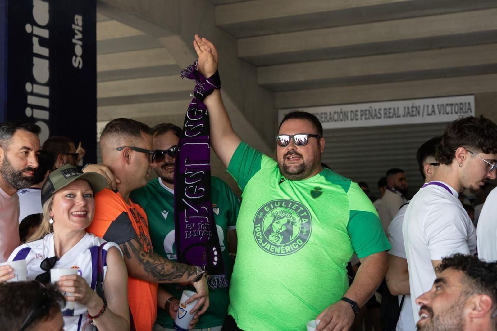 El épico recibimiento de la afición lagarta al Real Jaén, en imágenes