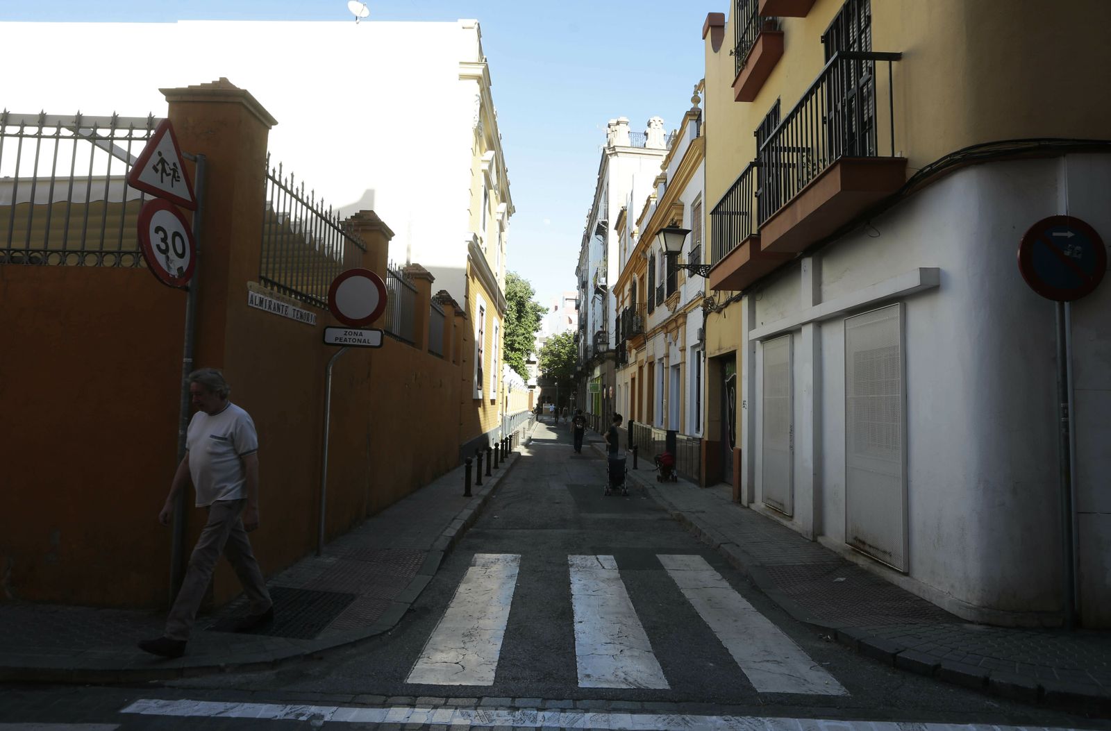 La peatonalización de Almirante Tenorio afecta al tramo entre Muro de los Navarros y Conde Negro.