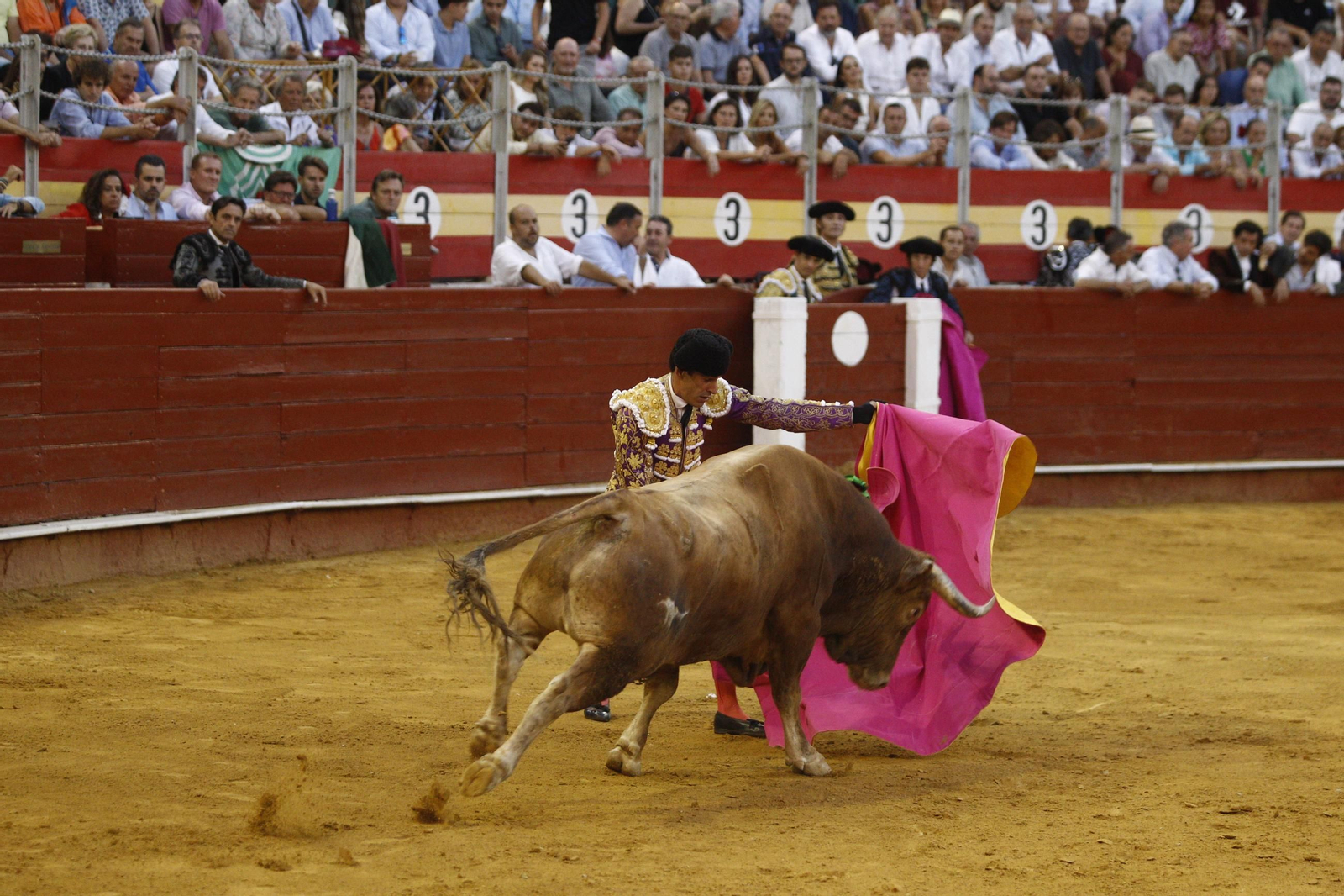 Las mejores imágenes de la corrida de toros de Diego Ventura, Talavante y Pablo Aguado, en Almería
