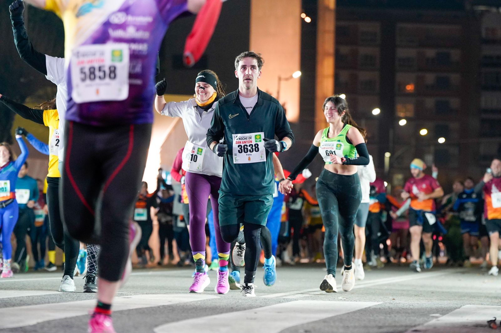 En imágenes: búscate en tu llegada a meta de la Carrera de San Antón 2026 (19)