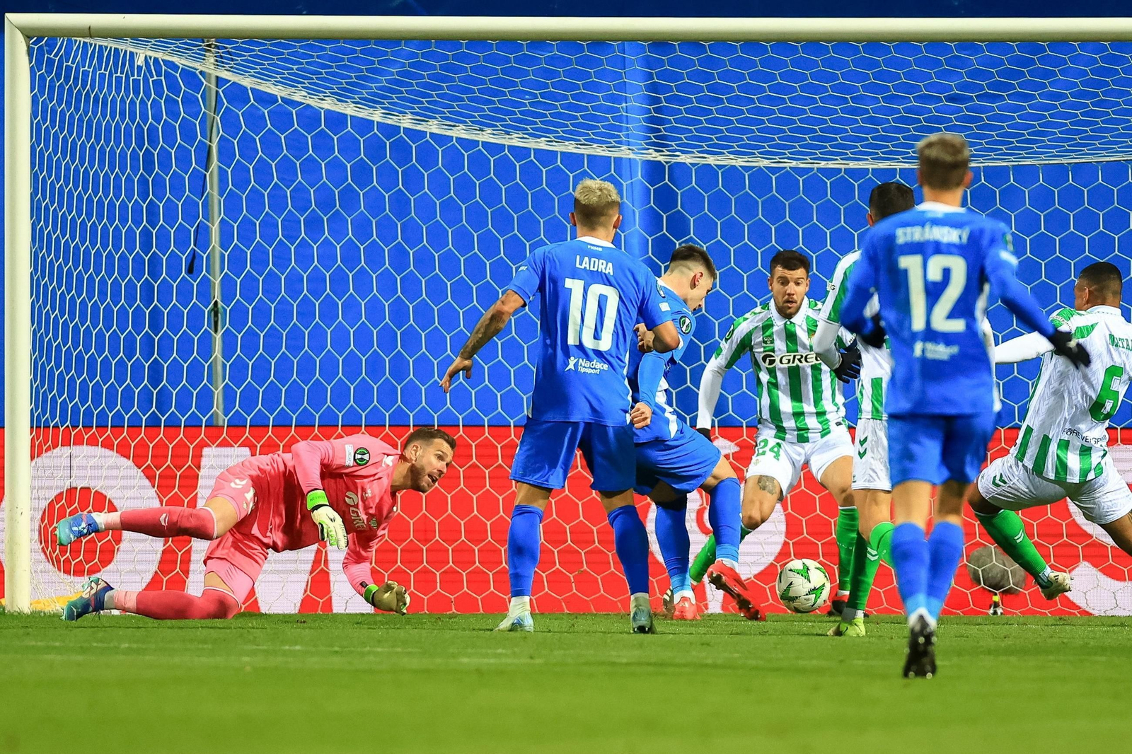 Las fotos del Mladá Boleslav - Betis de la Conference League
