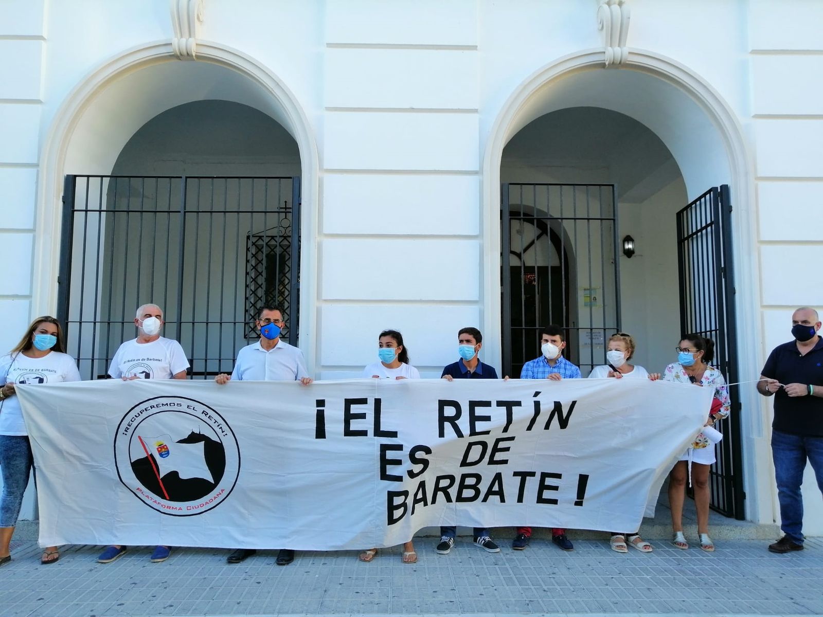 La Corporación se sumó a una concentración convocada por la Plataforma del Retín a las puertas del Consistorio.
