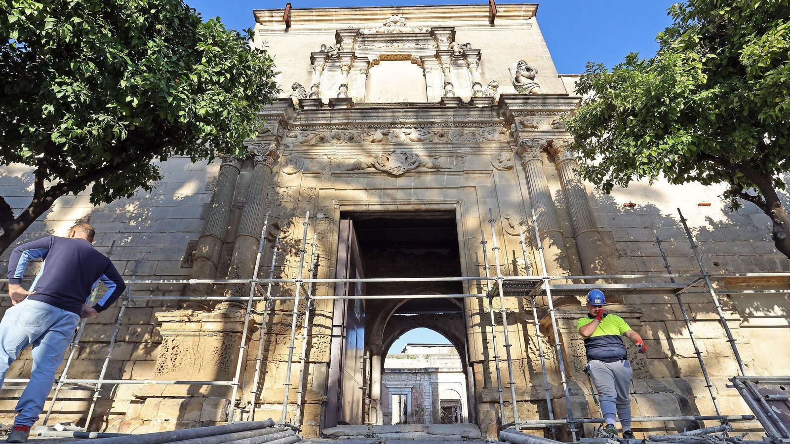 Primer día de la rehabilitación del Palacio Riquelme de Jerez