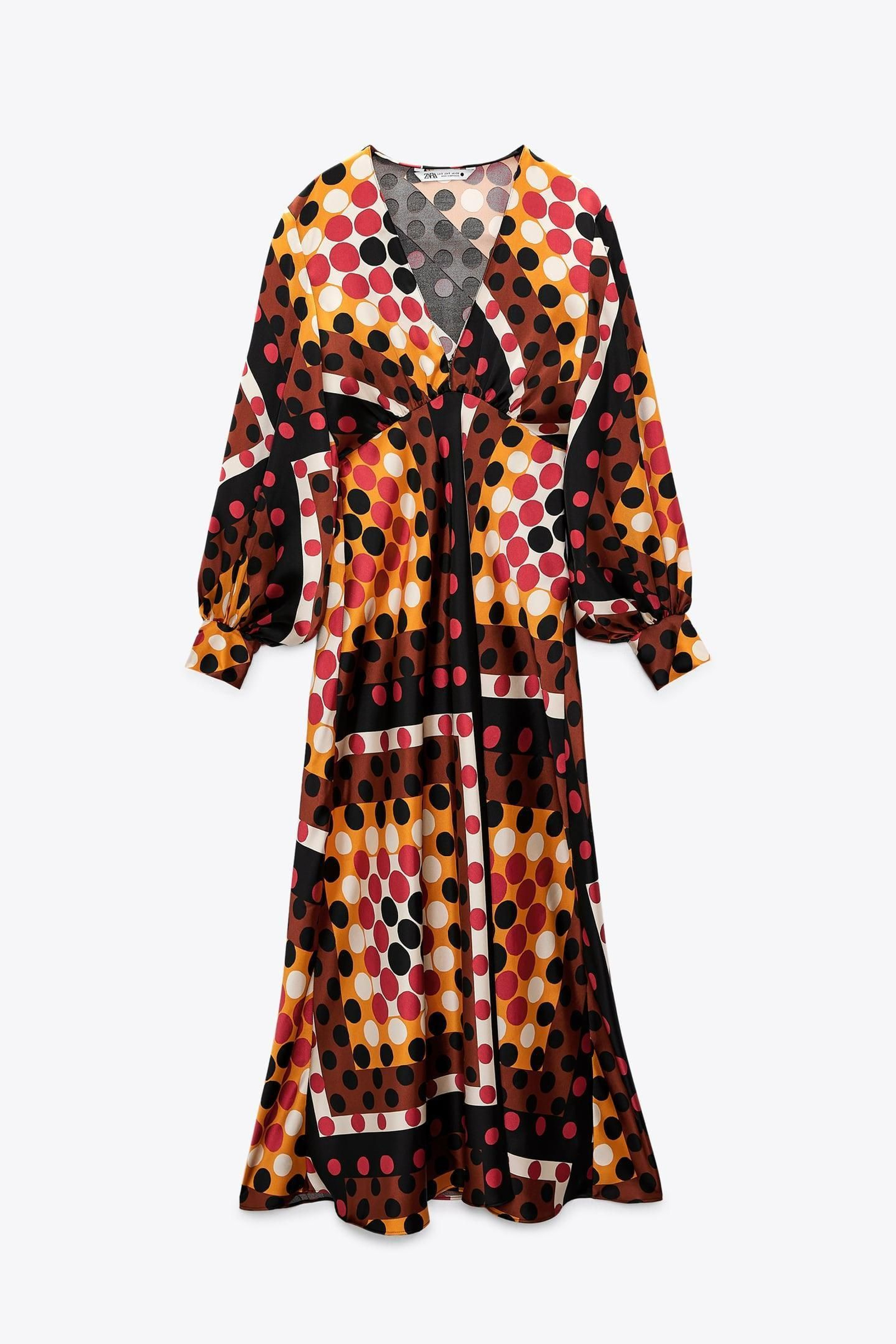 Vestido de lunares de Zara.