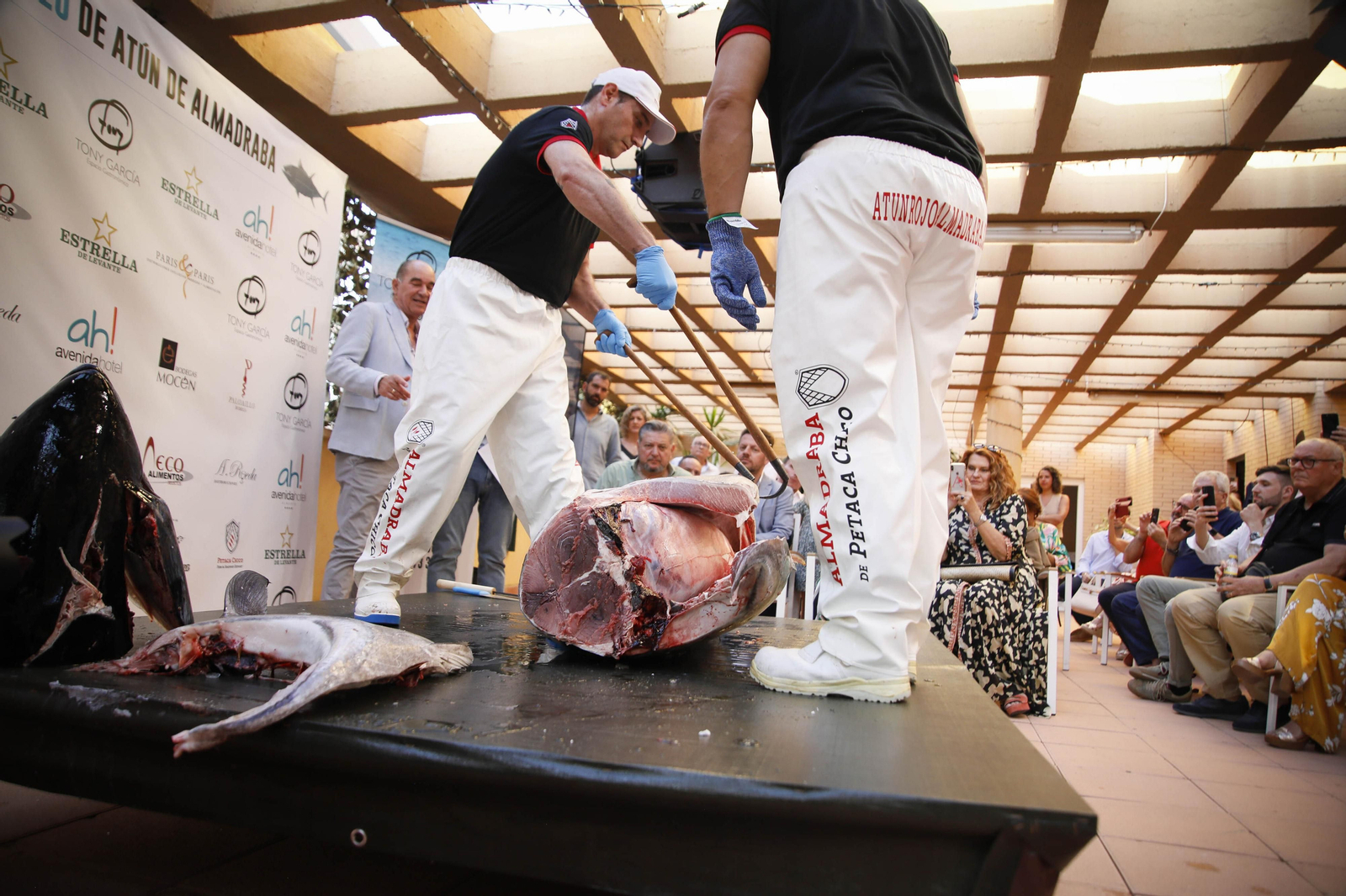 El ronqueo del atún en el Espacio Gatronómico Tony García, en imágenes