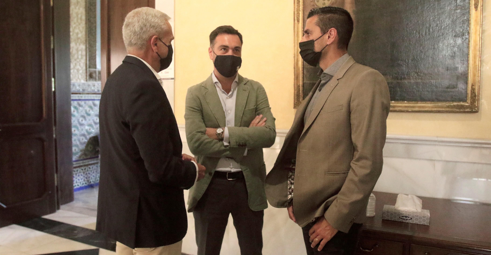 Juanito y Miguel Valenzuela, junto a uno de los consejeros del Córdoba CF, en el acto de Asfaco.
