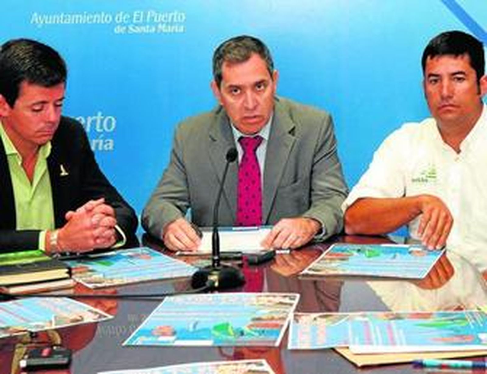 De izquierda a derecha, Juan Martín, Francisco Aguilar y Juan Carlos Carrasco, ayer, durante la presentación.