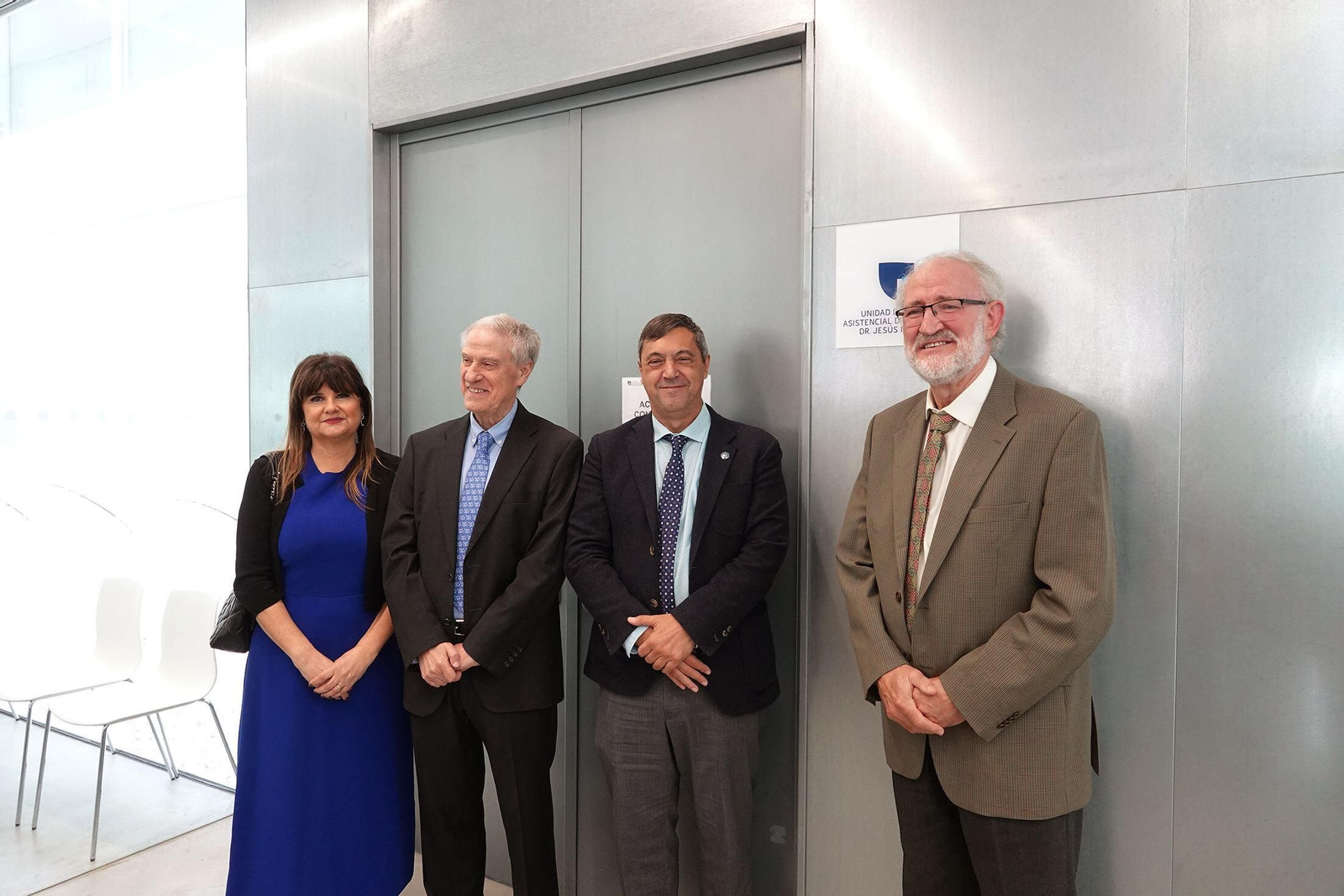La decana de Psicología, el catedrático Jesús Málaga, el rector y el catedrático José Miguel Rodríguez en la inauguración del aula. La decana de Psicología, el catedrático Jesús Málaga, el rector y el catedrático José Miguel Rodríguez en la inauguración del aula.