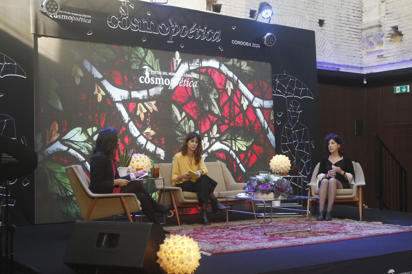 Maribel Andrés Llamero (centro) y Elena Román, durante su acto de lectura.