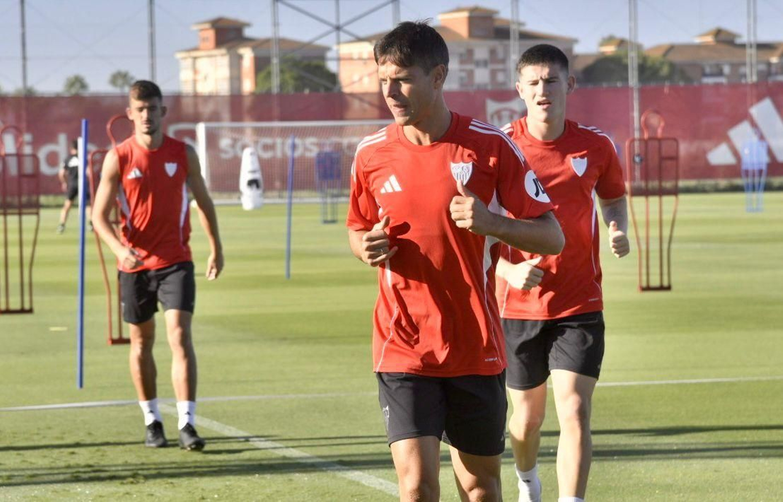 César Azpilicueta entrenando con el Sevilla FC