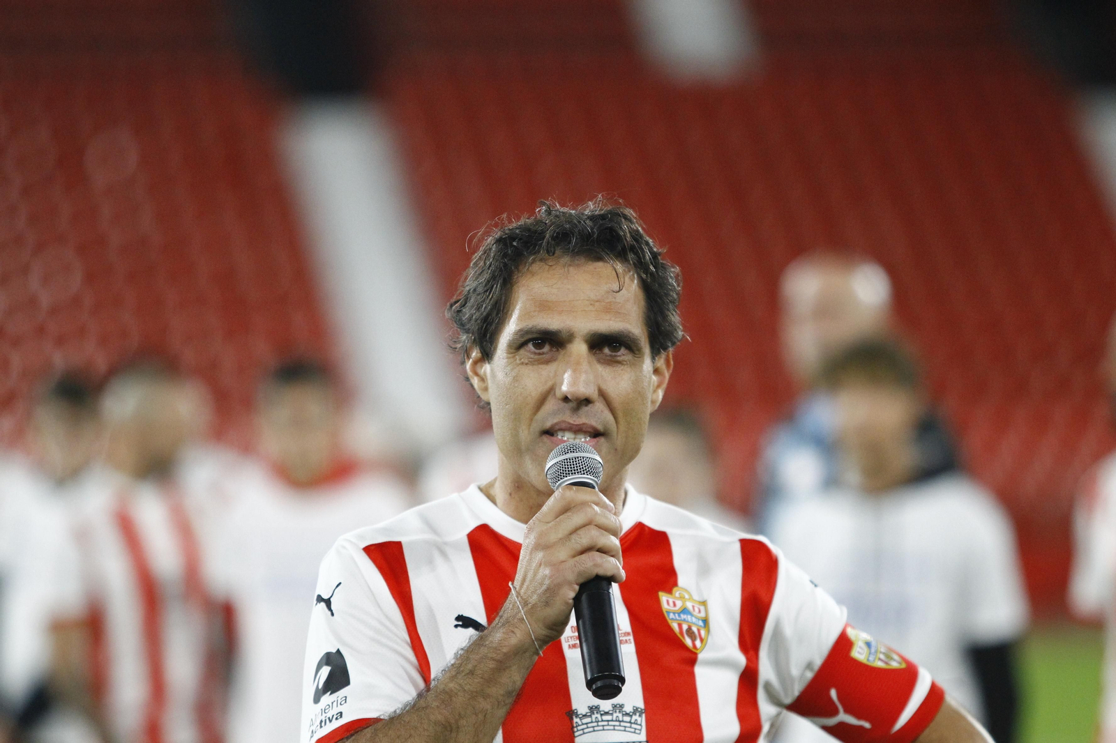 Imágenes del partido homenaje al 'eterno' capitán de la U.D. Almería, José Ortiz