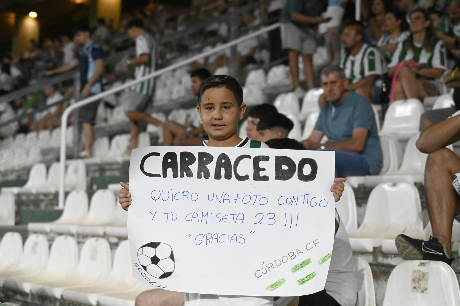 Las mejores fotos del ambiente en El Arcángel para el Córdoba CF - Racing de Santander