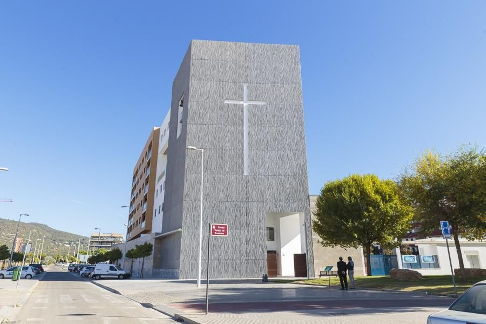 Imagen exterior de la parroquia de San Juan Pablo II en la Huerta de Santa Isabel.