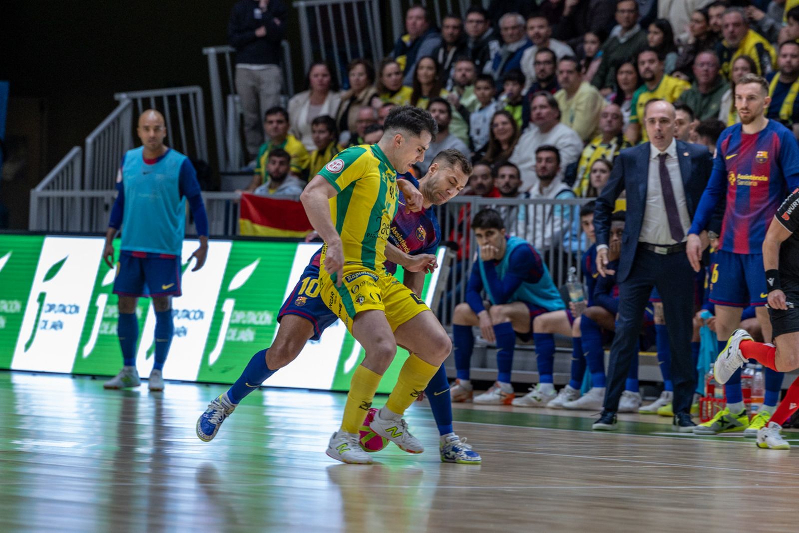 Las mejores imágenes del espectacular encuentro entre Jaén Paraíso Interior FS y Barça (3-3)