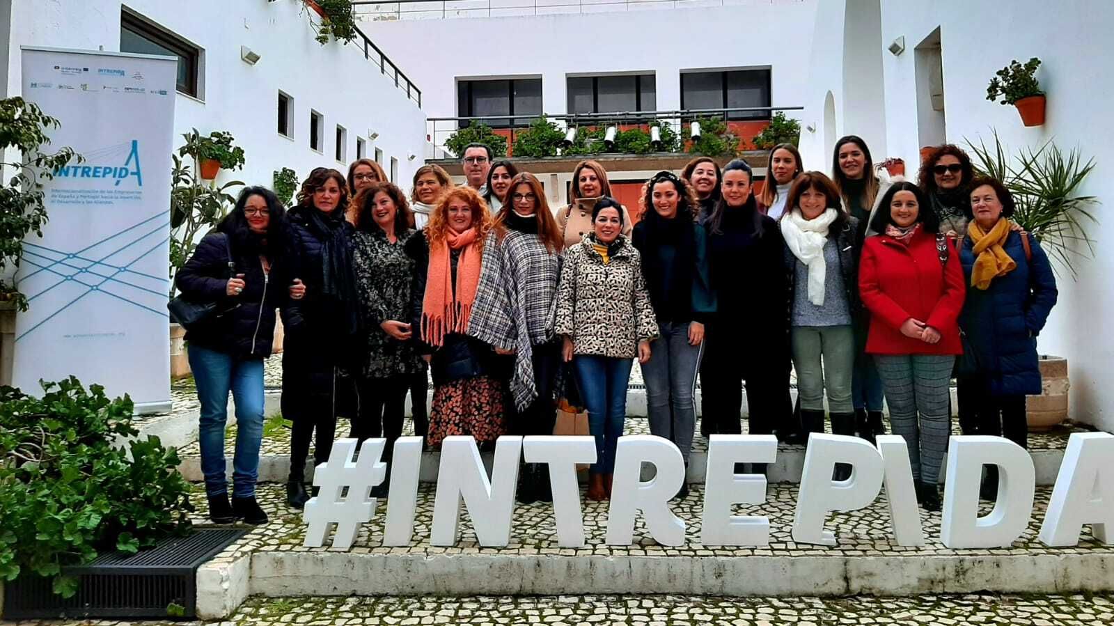 Un grupo de mujeres empresarias participantes en los talleres.