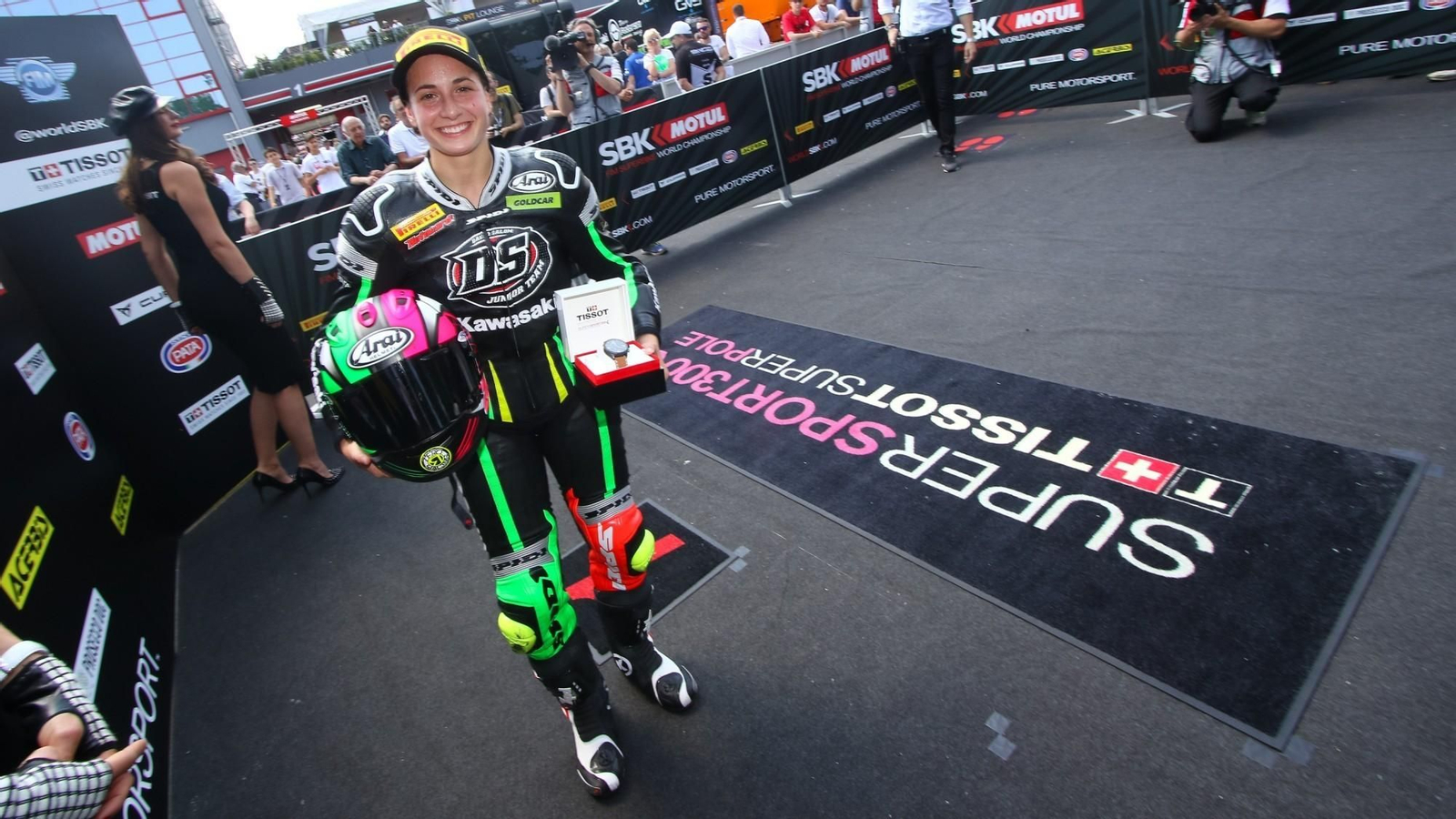 Rea gana la Carrera 1 de Superbikes 		en Imola'Pole' de récord para Ana Carrasco