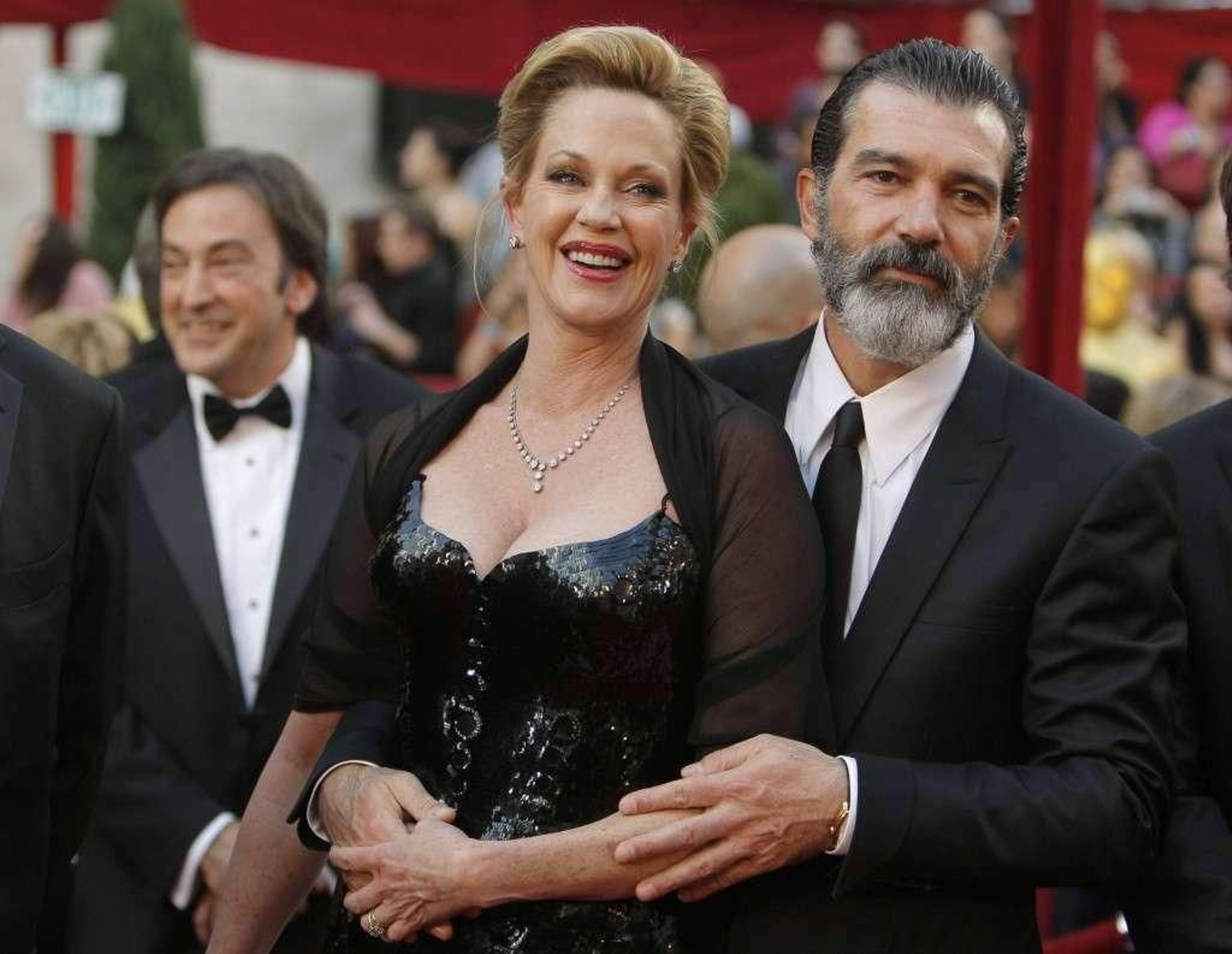 Antonio Banderas y Melanie Griffith, posando en la alfombra roja cuando eran aún pareja.