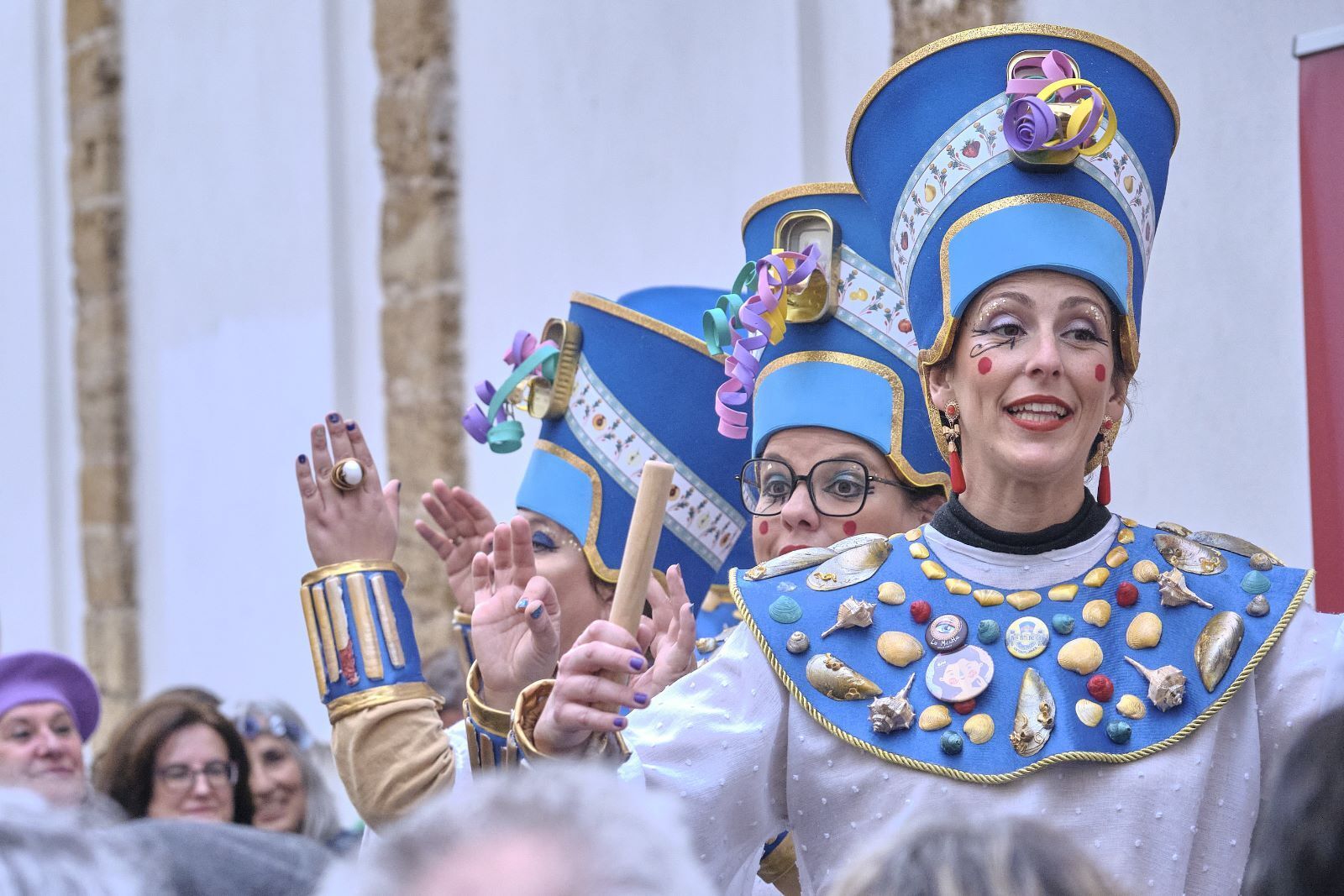 La chirigota callejera 'Las Titi de Cai', en el Carnaval Chiquito de 2023.