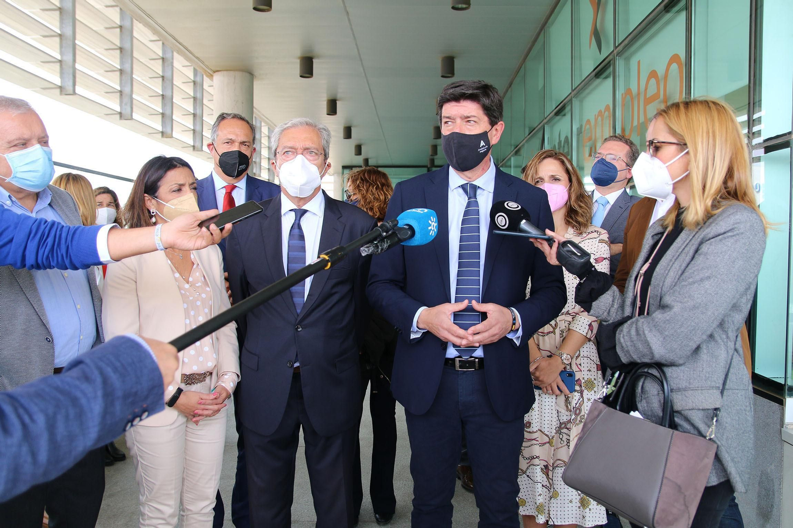 Fotogalería de la visita de Juan Marín a Kimitec, al PITA y a Unica Group