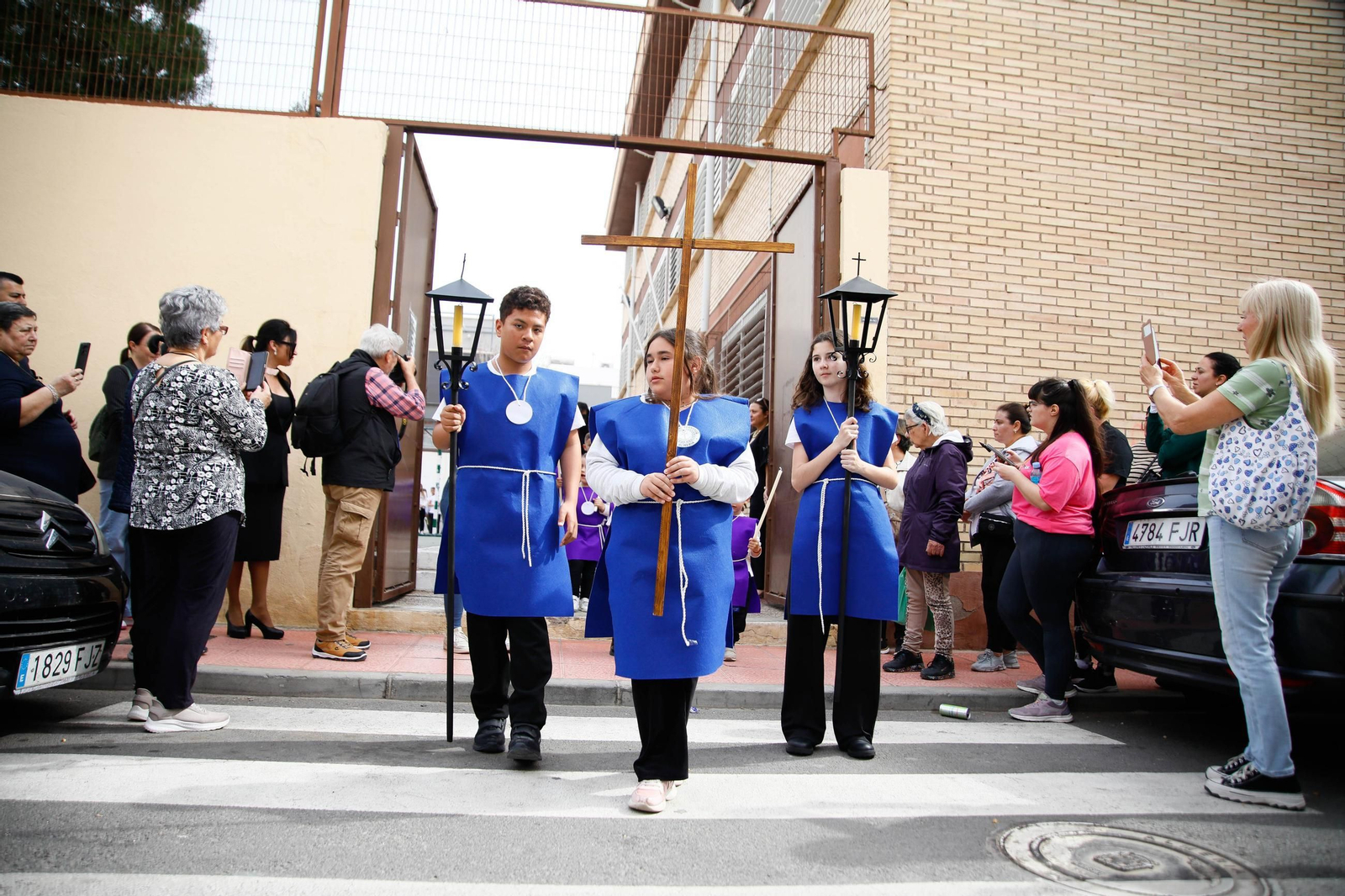 Las imágenes del CEIP San Fernando de El Zapillo de la ciudad de Almería en procesión en el viernes de dolores