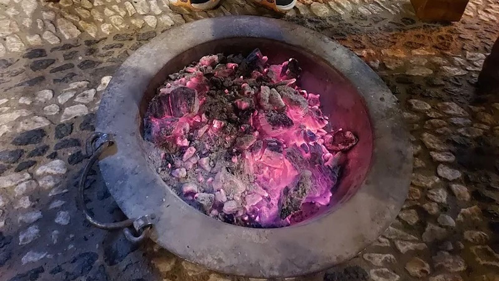 El "braserito" que realza la experiencia de una comida de invierno en la sierra