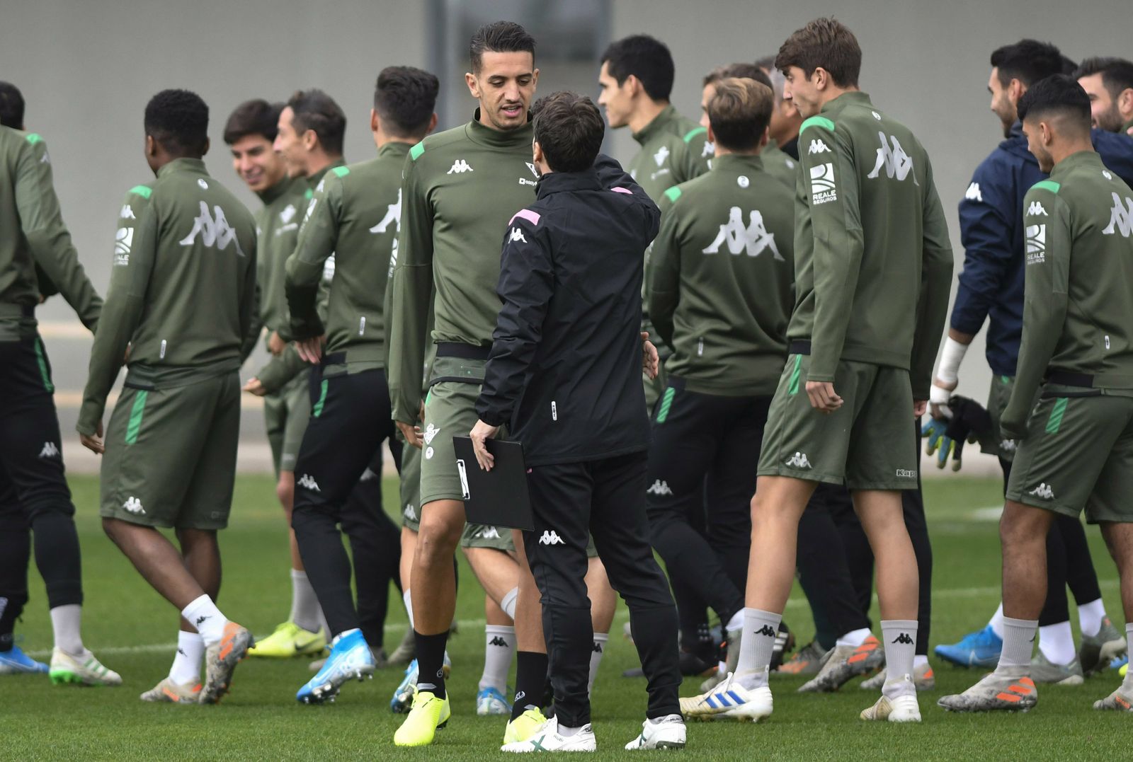 Feddal y Rubi dialogan en un entrenamiento en la ciudad deportiva.