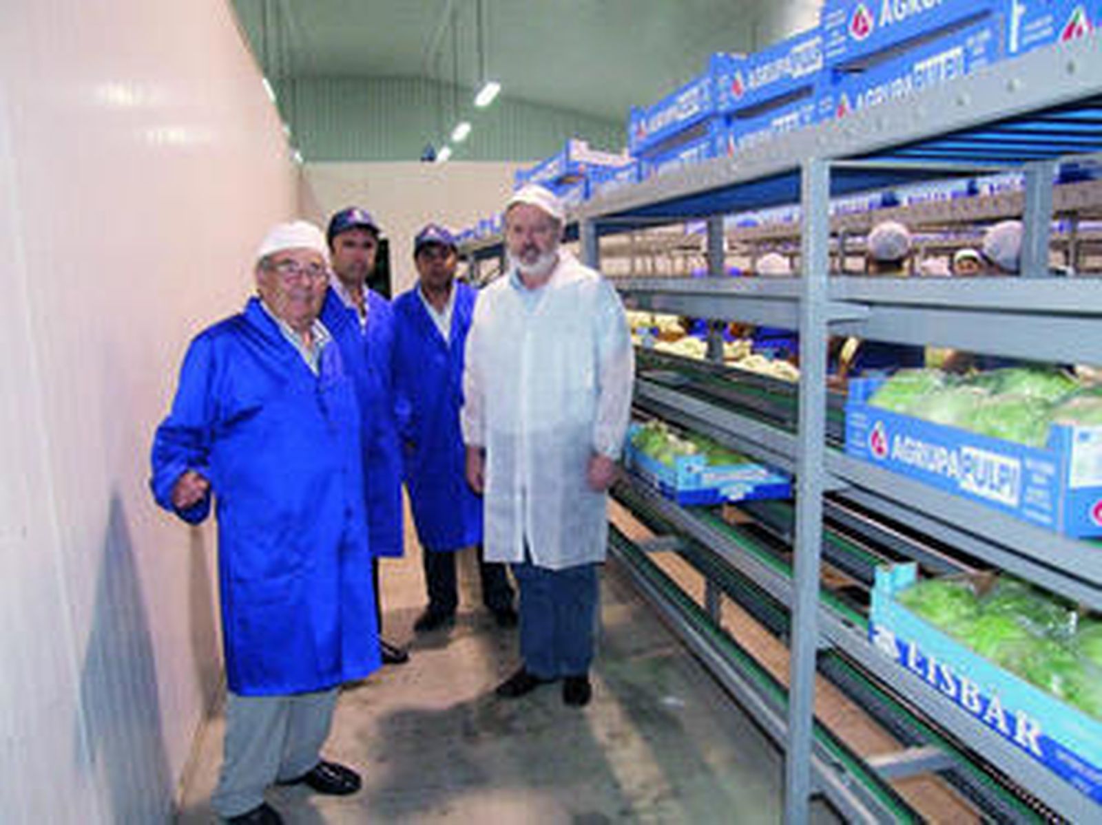 Francisco Belmonte, Lorenzo Belmonte y Rodrigo Soler, socios de Agrupalmería, junto al delegado Juan Deus.