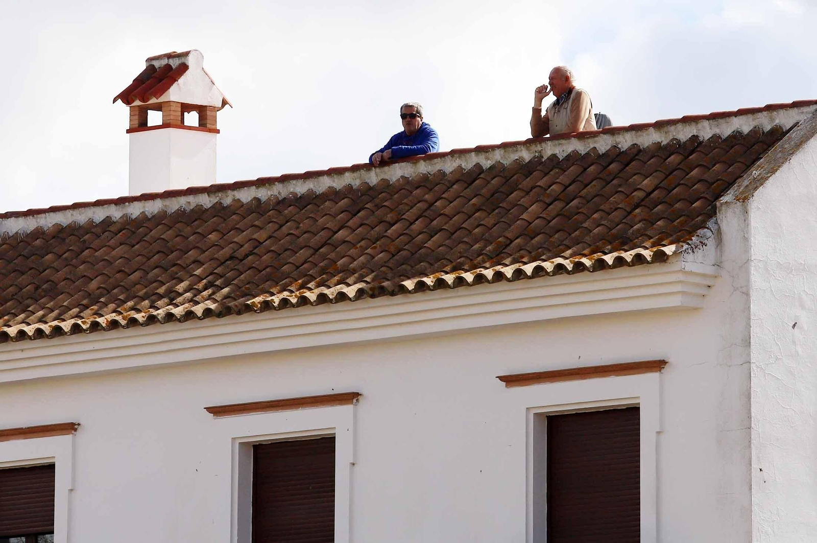 Imágenes de la presencia de la UME en el Rocío para el confinamiento
