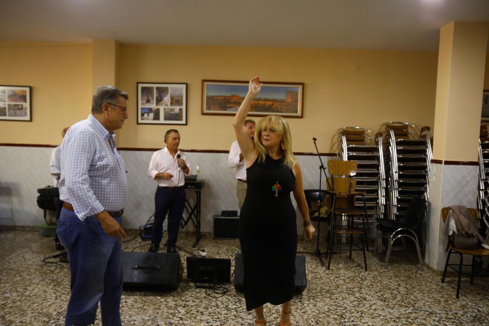 El perol de exconcejales de Córdoba contra la crispación política, en imágenes