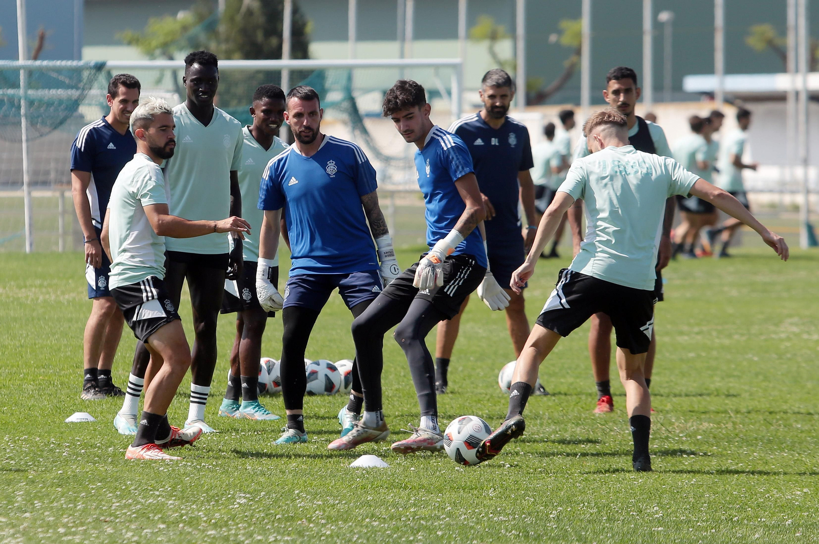 Imágenes del entrenamiento del Recre en la Ciudad Deportiva
