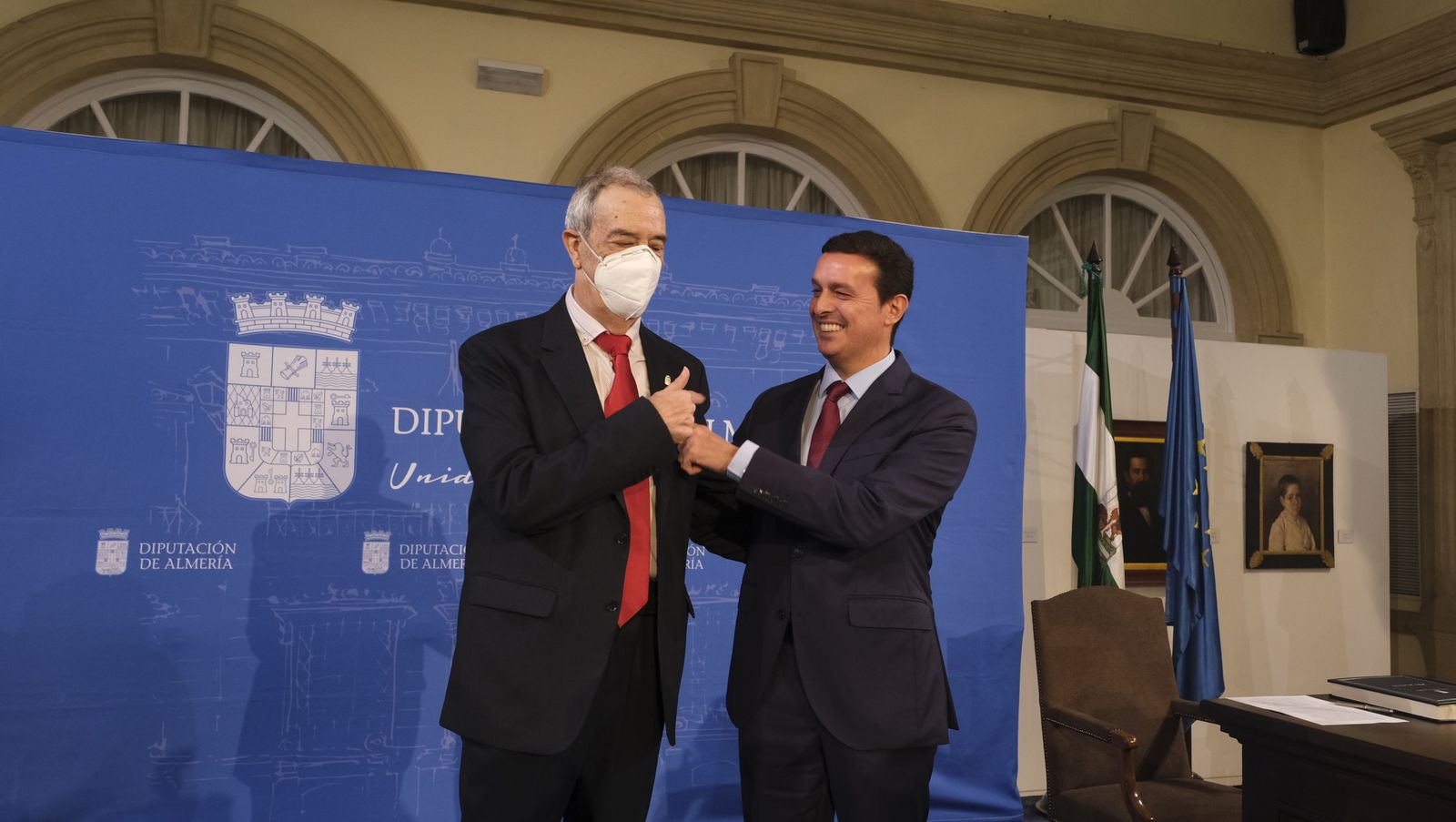 Imágenes de la entrega del Escudo de Oro de la Diputación de Almería a Ambrosio Sánchez