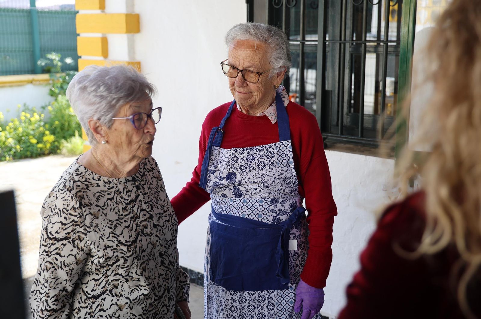 Imágenes de la elaboración de dulces de Cuaresma por los vecinos del Barrio Obrero