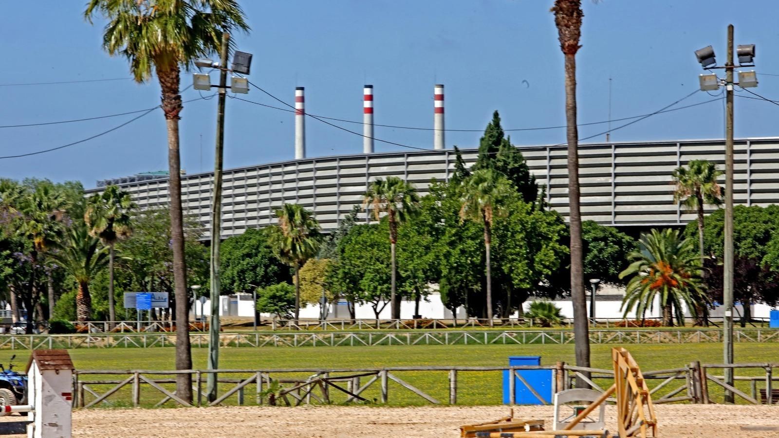 Otra vista del centro ecuestre, con Chapín al fondo.