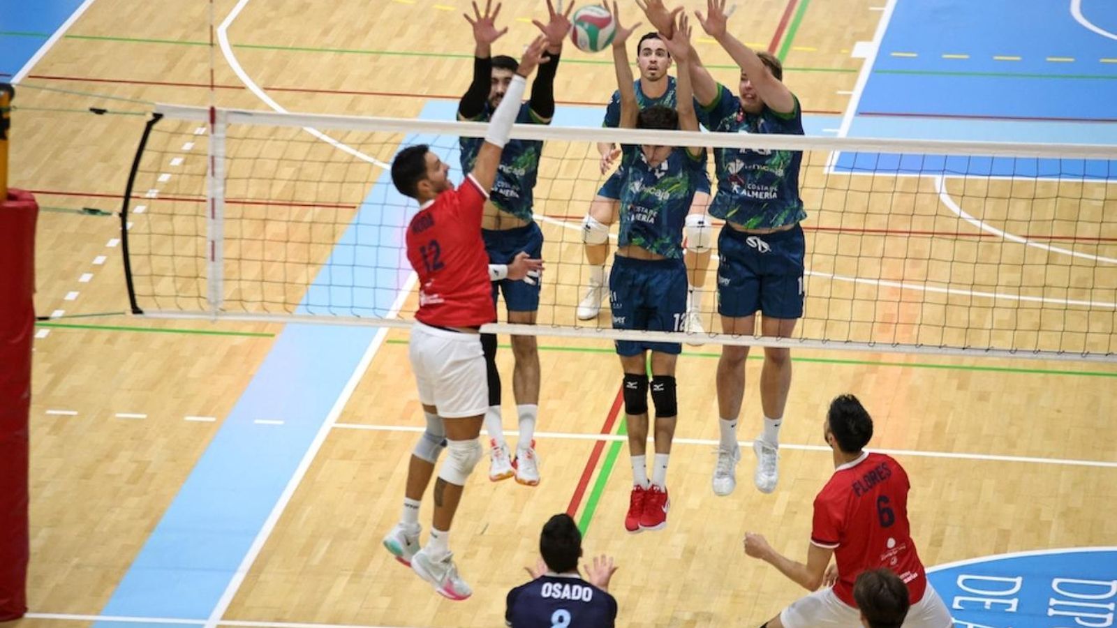 Bloqueo de los ahorradores en el duelo ante Cisneros La Laguna.