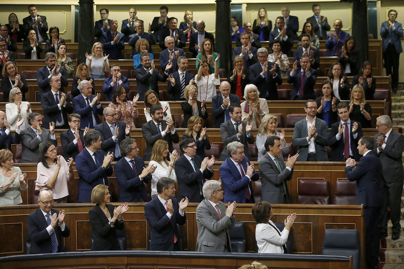 Aplausos de los diputados del PP a Hernando.