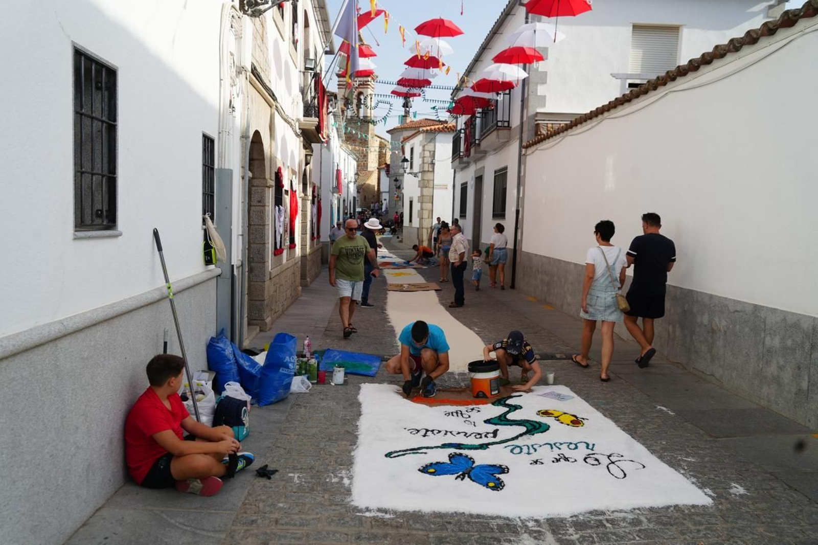 Alfombras de colores por San Roque en Dos Torres