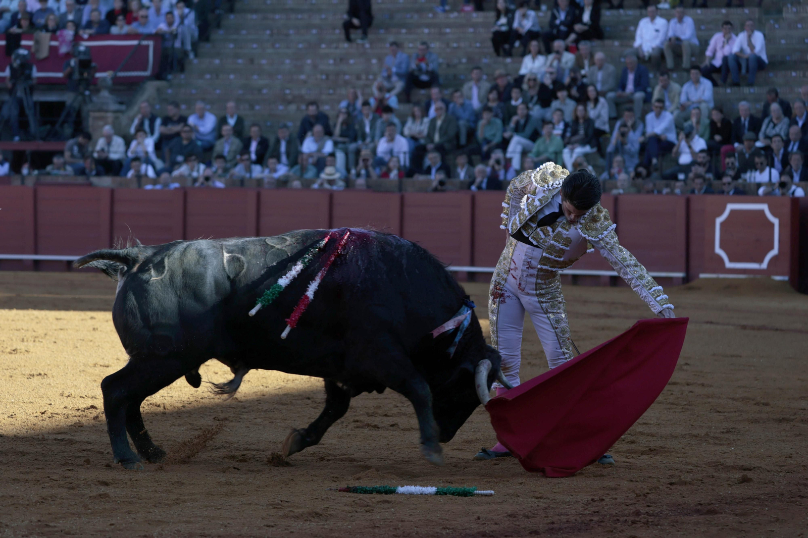 Las imágenes de la tercera del abono de los toros en la Maestranza  de Sevilla