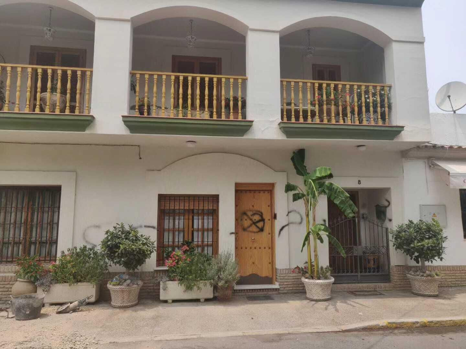 Pintadas en la vivienda ubicada en La Barca.