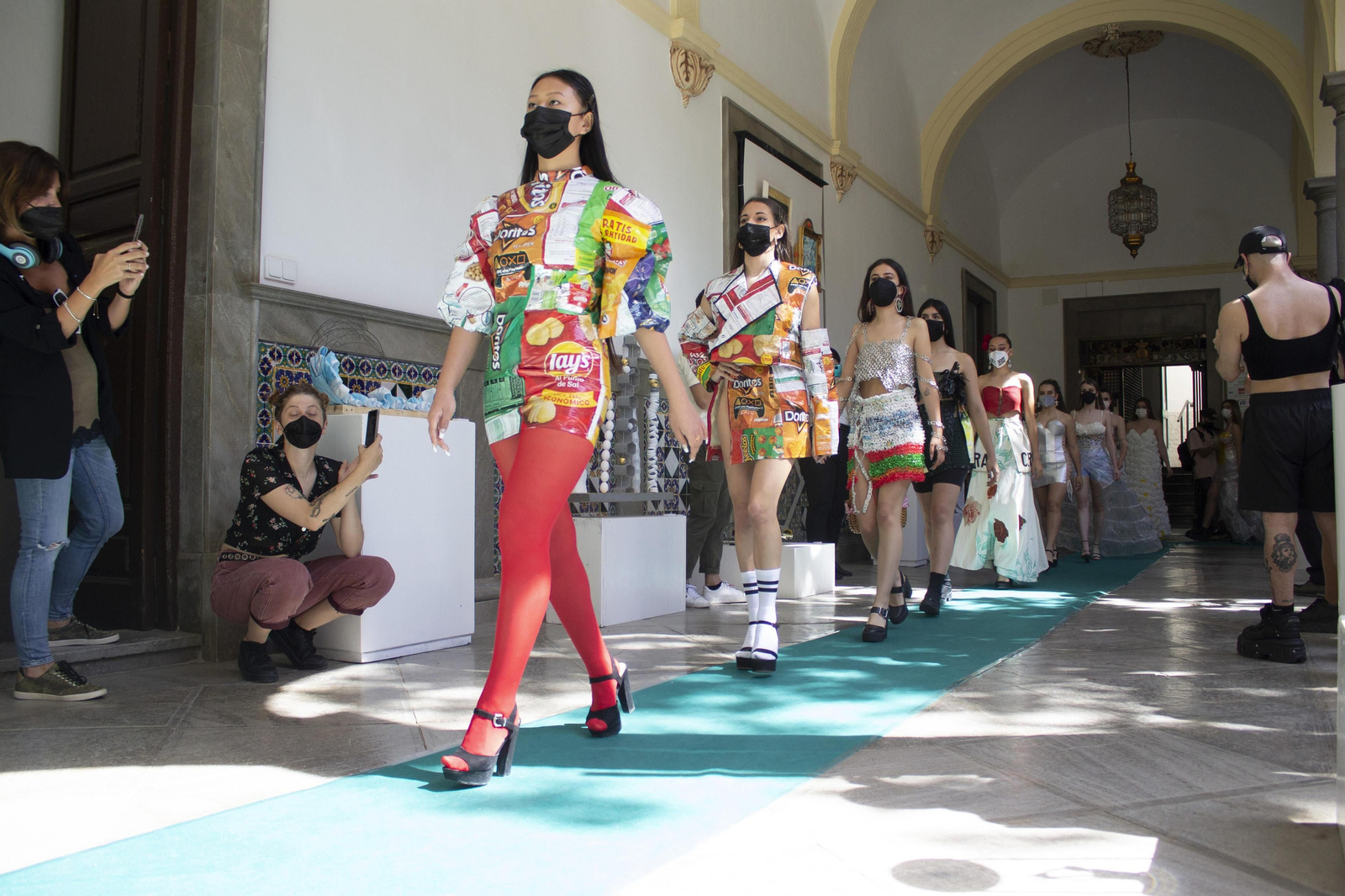 Fotos del desfile de ropa reciclada en Granada