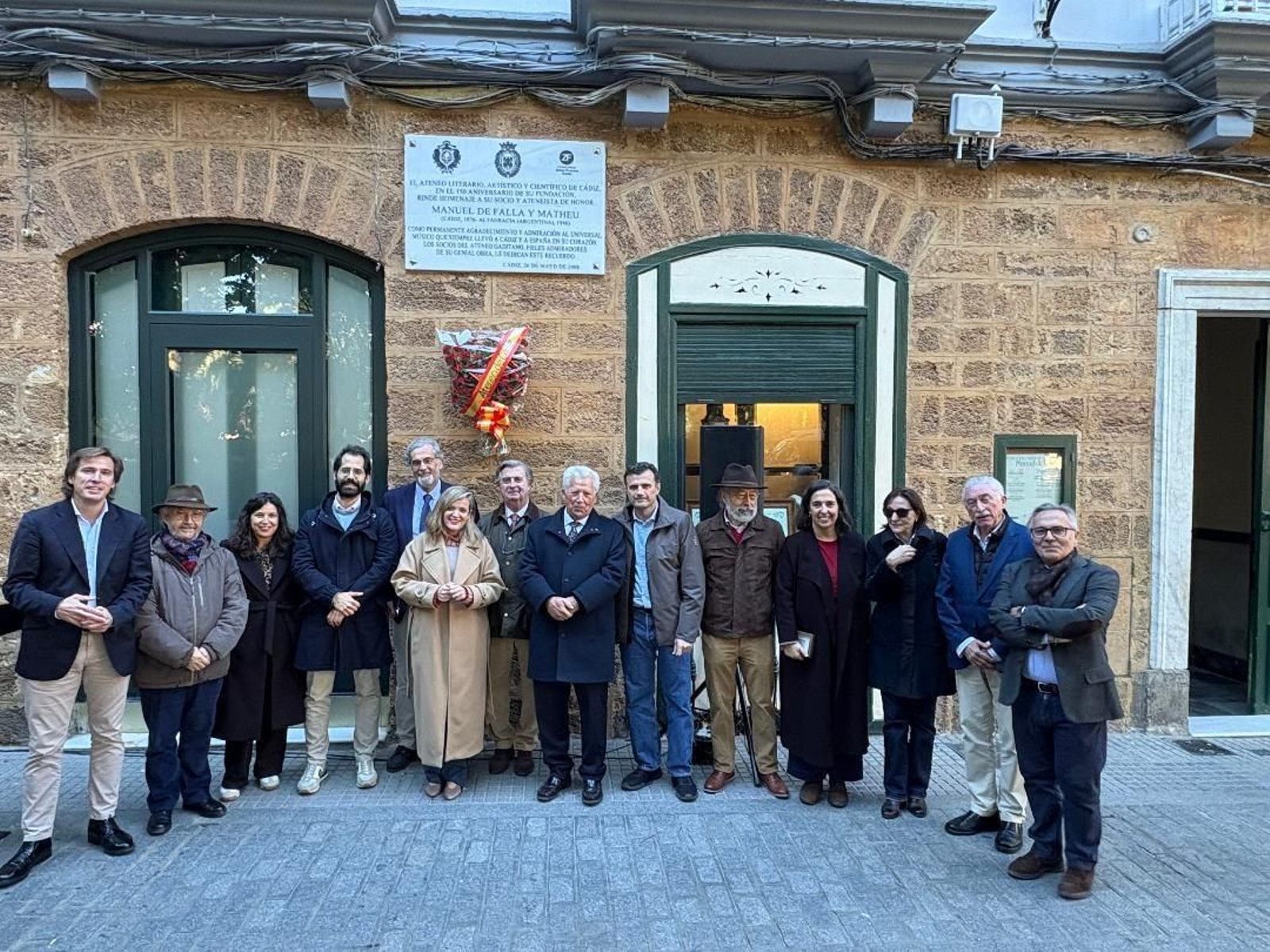 El alcalde de Cádiz, Bruno García, con Pablo Otero, José María Esteban, Ester Trigo, Antonino Santisteban, José Almenara, Maite González García-Negrotto, José María García León, Antonio Ramos, Carmen  Sánchez, Antonio Gómez de Barreda, Antonio Ares y Pilar Martínez, entre otros.