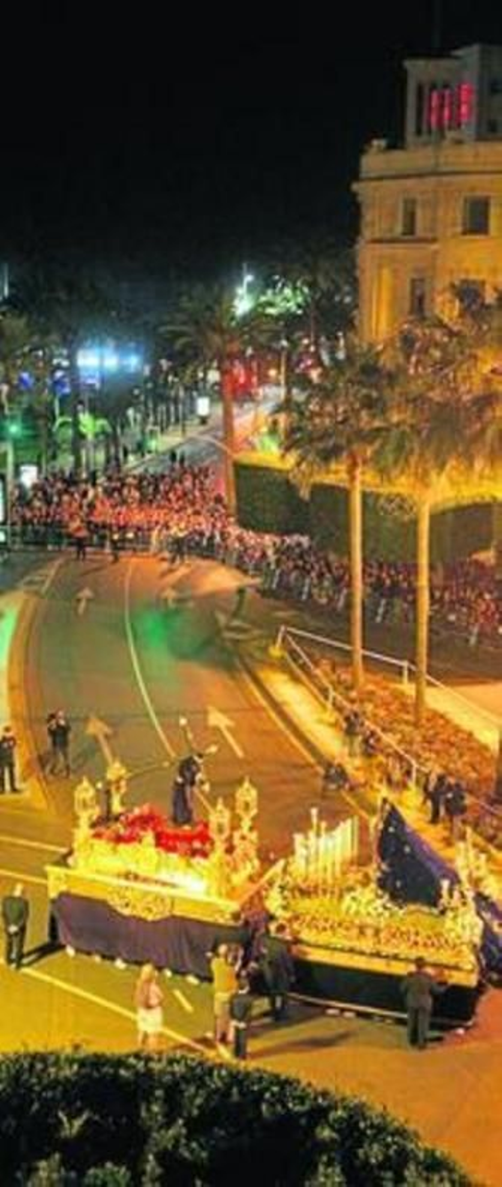 Encuentro en la plaza de las Velas.