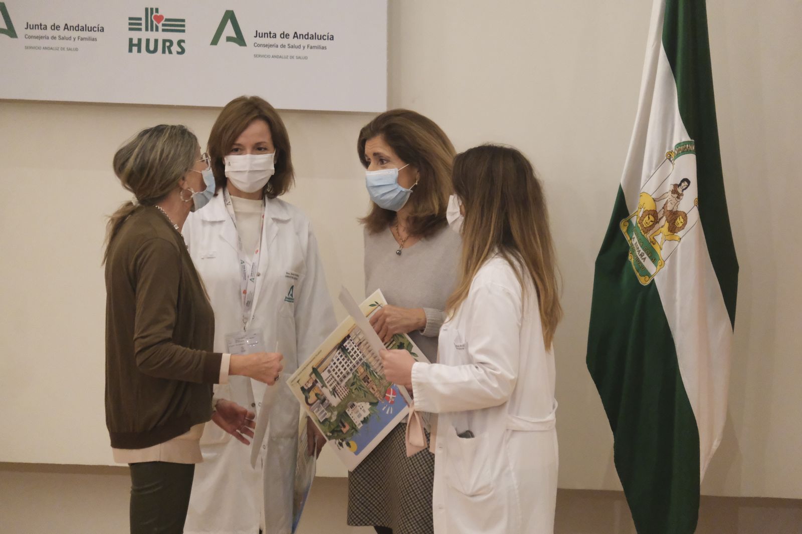 El homenaje del Hospital Reina Sofía a los jubilados de 2022, en imágenes