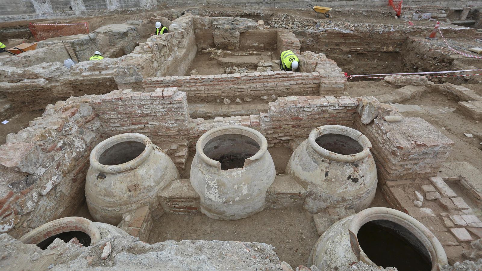Restos encontrados en la parcela de los antiguos cines.
