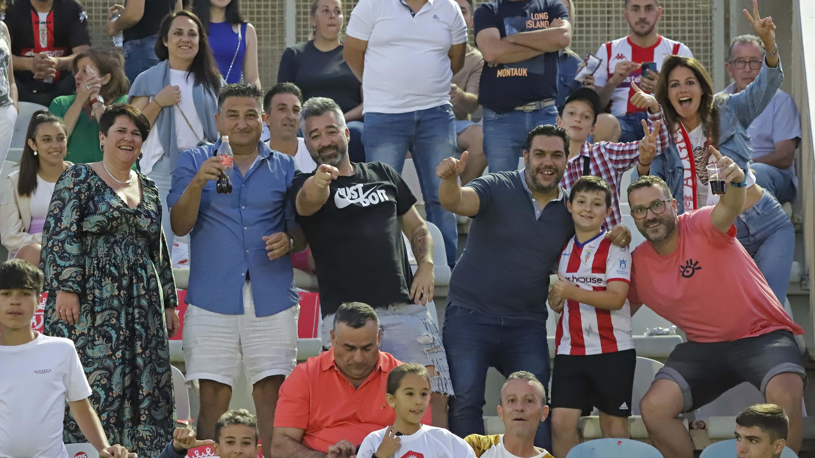 Fotos de la afición del Algeciras CF en el Nuevo Mirador