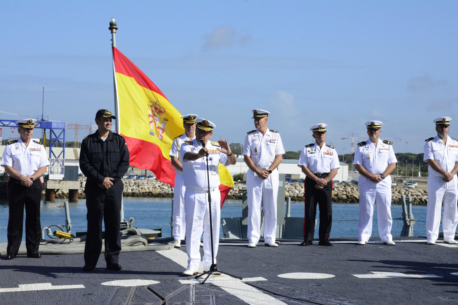 Armada: Las imágenes de la despedida a la fragata Navarra en la Base de Rota