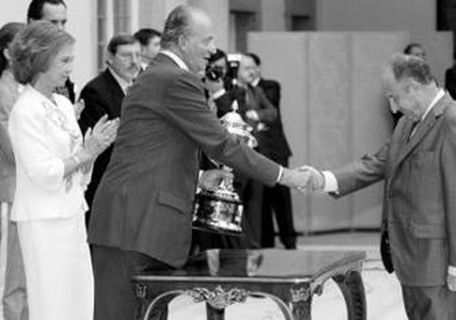 El Rey entrega a David Aguilar el Trofeo Joaquín Blume en 2006.