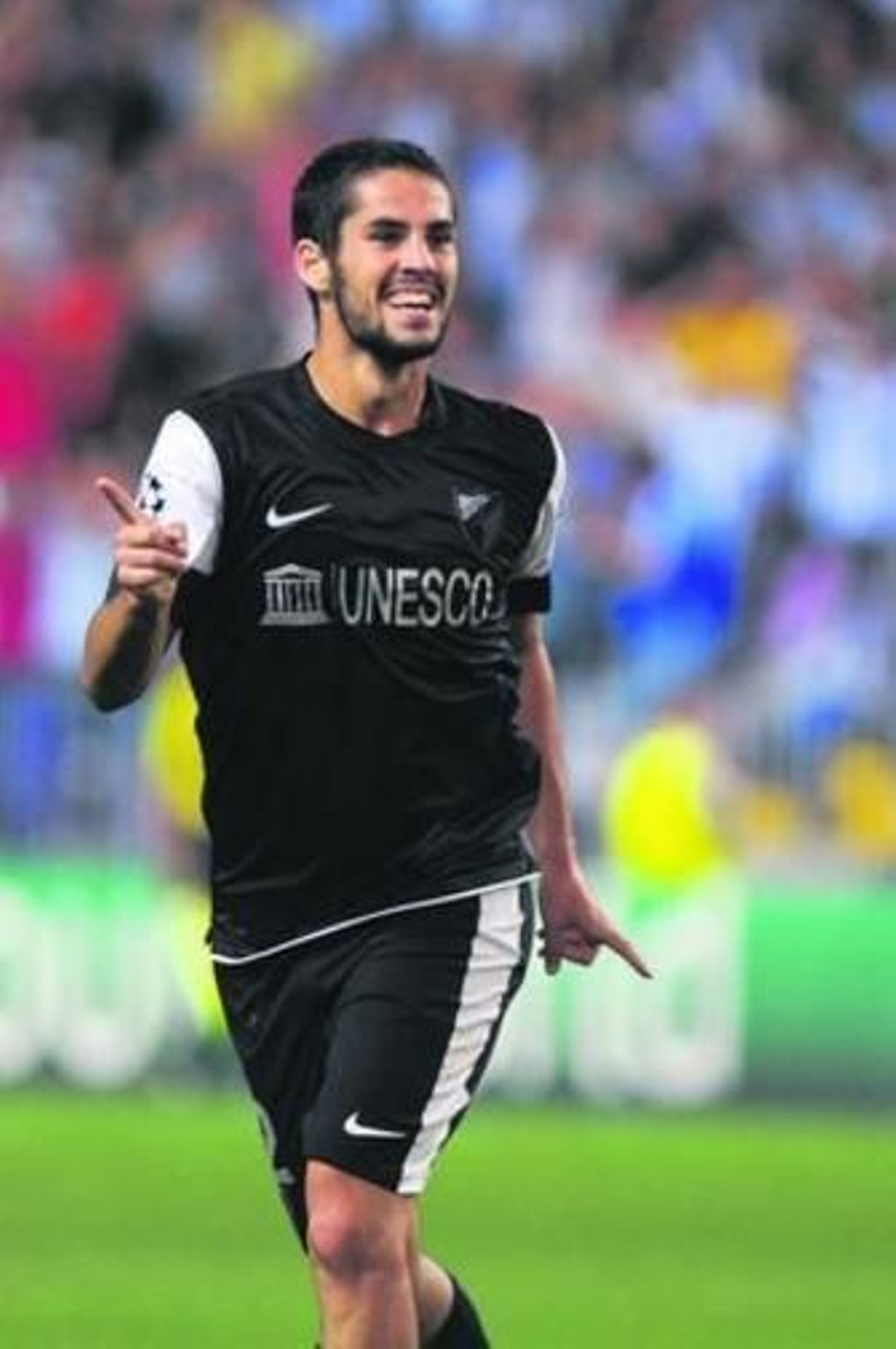 Salomón Rondón pugna por el balón entre Co.